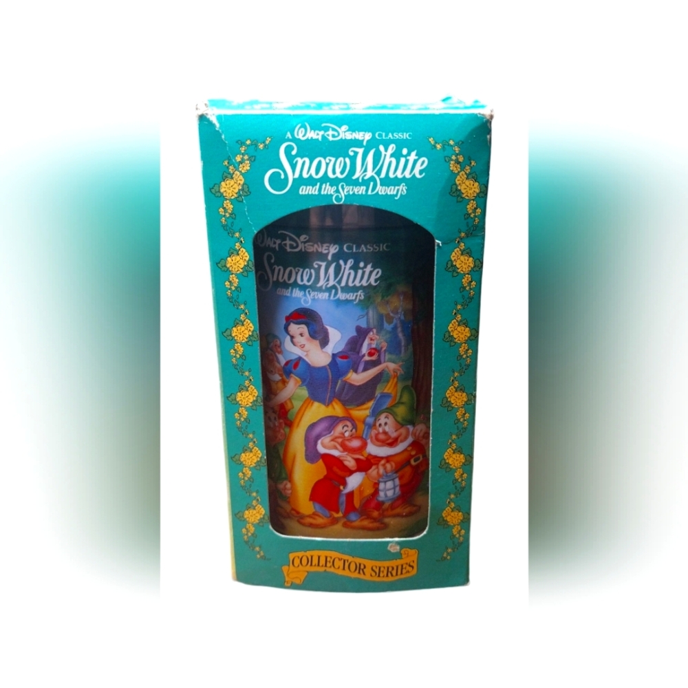 1994 Snow white and the seven dwarfs collectors cup